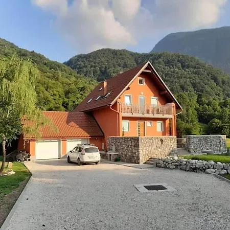 Pocitniska Hisa Nad Soco